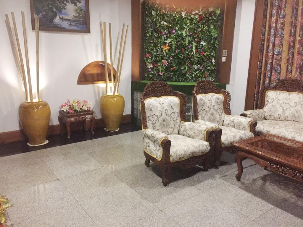 Excel Palace Hotel Rangoon Buitenkant foto