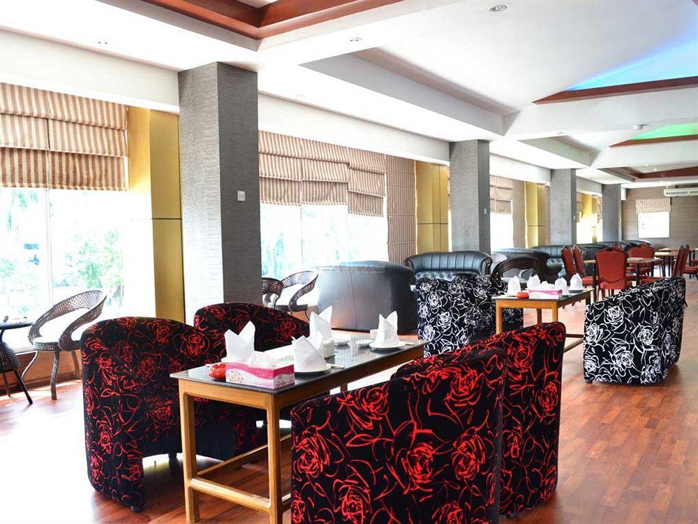 Excel Palace Hotel Rangoon Buitenkant foto