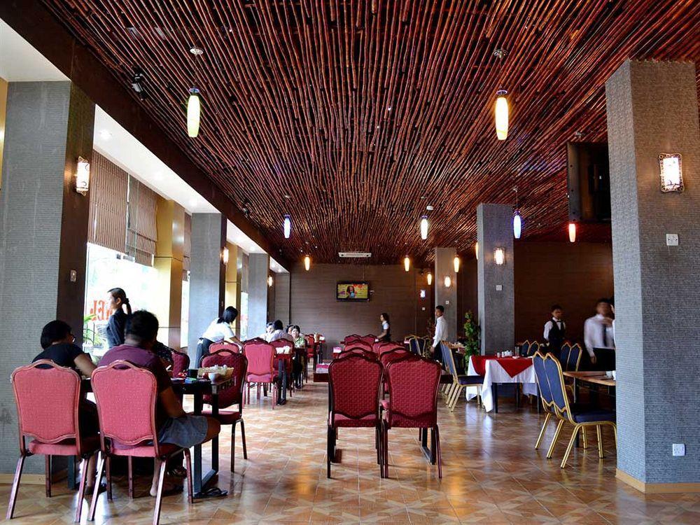 Excel Palace Hotel Rangoon Buitenkant foto