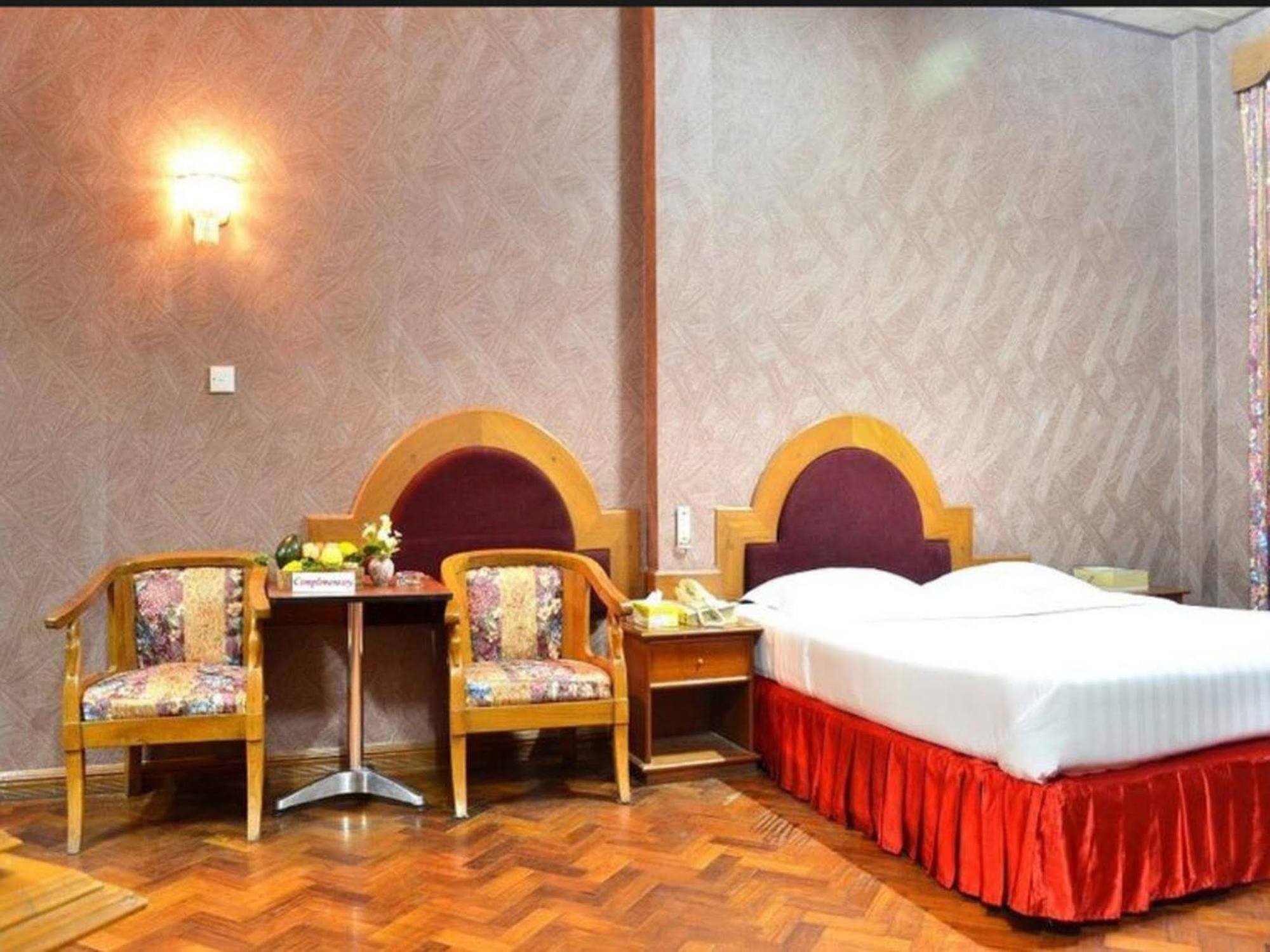 Excel Palace Hotel Rangoon Buitenkant foto