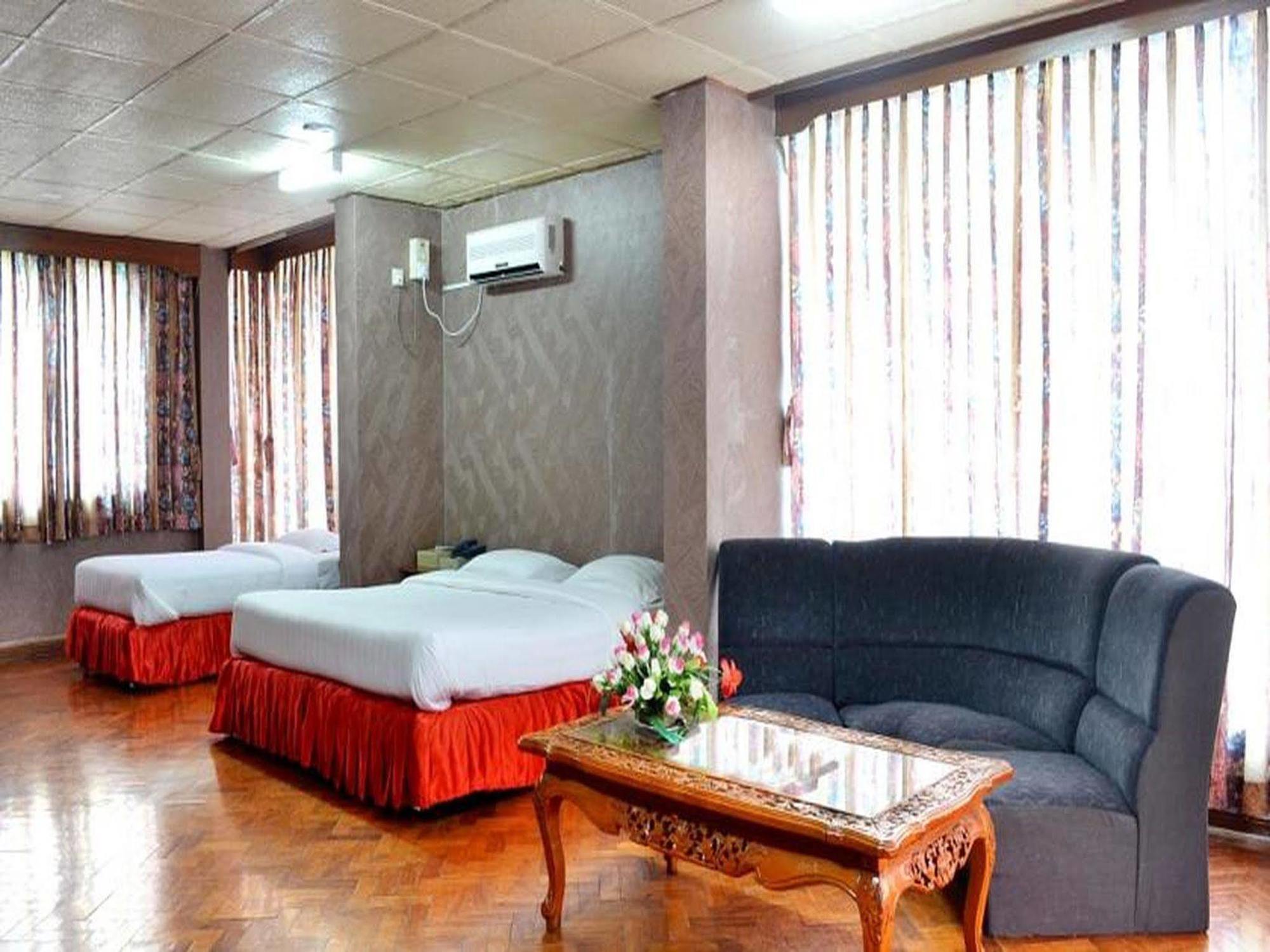 Excel Palace Hotel Rangoon Buitenkant foto